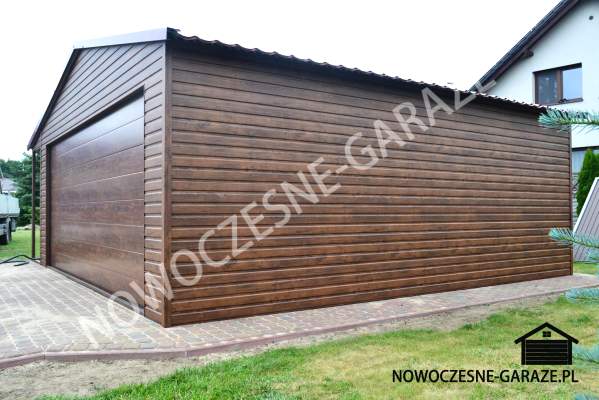 Garaż drewnopodobny z bramą segmentową 6m x 6m + wiata, Kolor ścian i bramy: Orzech